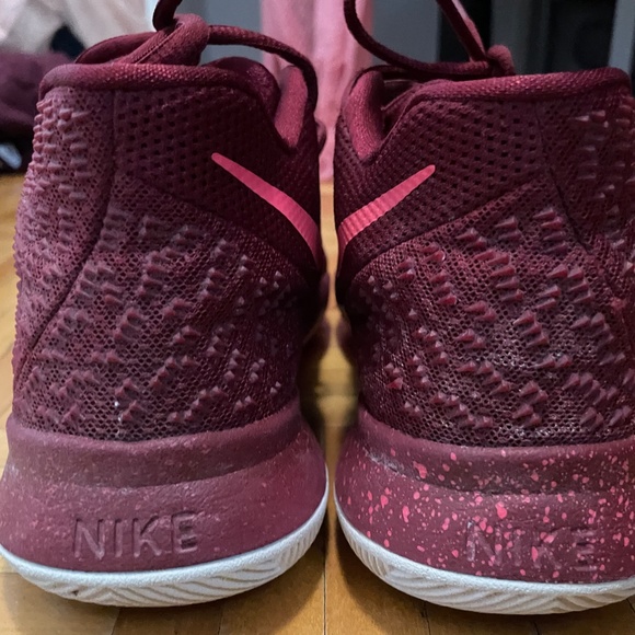 Women/Youth Nike Kyrie Azurie Elizabeth Sneaker - Picture 3 of 4